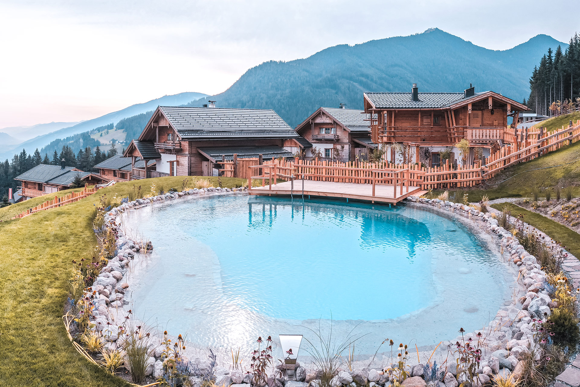 Kuschel-Chalets mit Badeteich im Almdorf Reiteralm Romantik und Kuschelurlaub im Almdorf Reiteralm Chalet